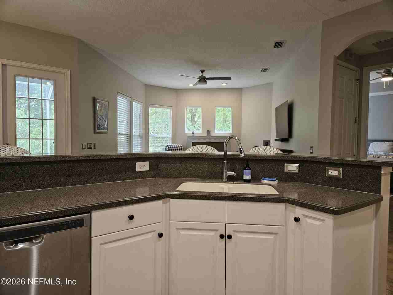 169 W Village Dr - Photo 7 of 40