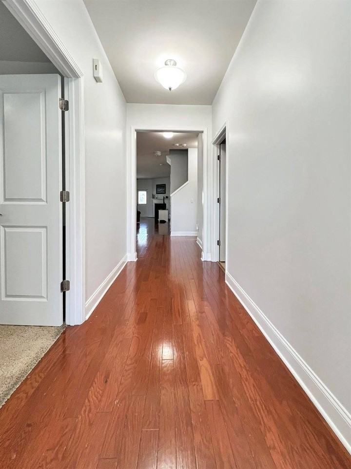 4809 Pitkin Ave - Photo 2 of 24