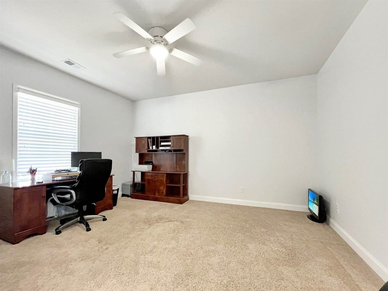 4809 Pitkin Ave - Photo 3 of 24