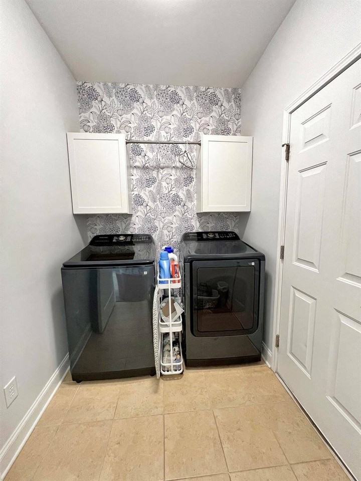 4809 Pitkin Ave - Photo 4 of 24