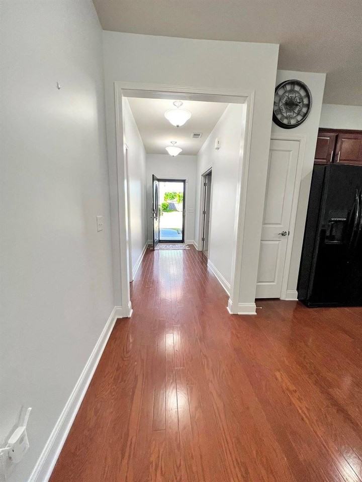4809 Pitkin Ave - Photo 5 of 24