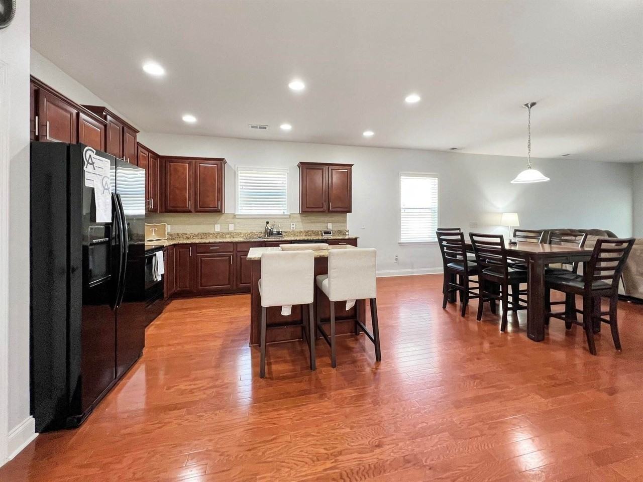 4809 Pitkin Ave - Photo 6 of 24