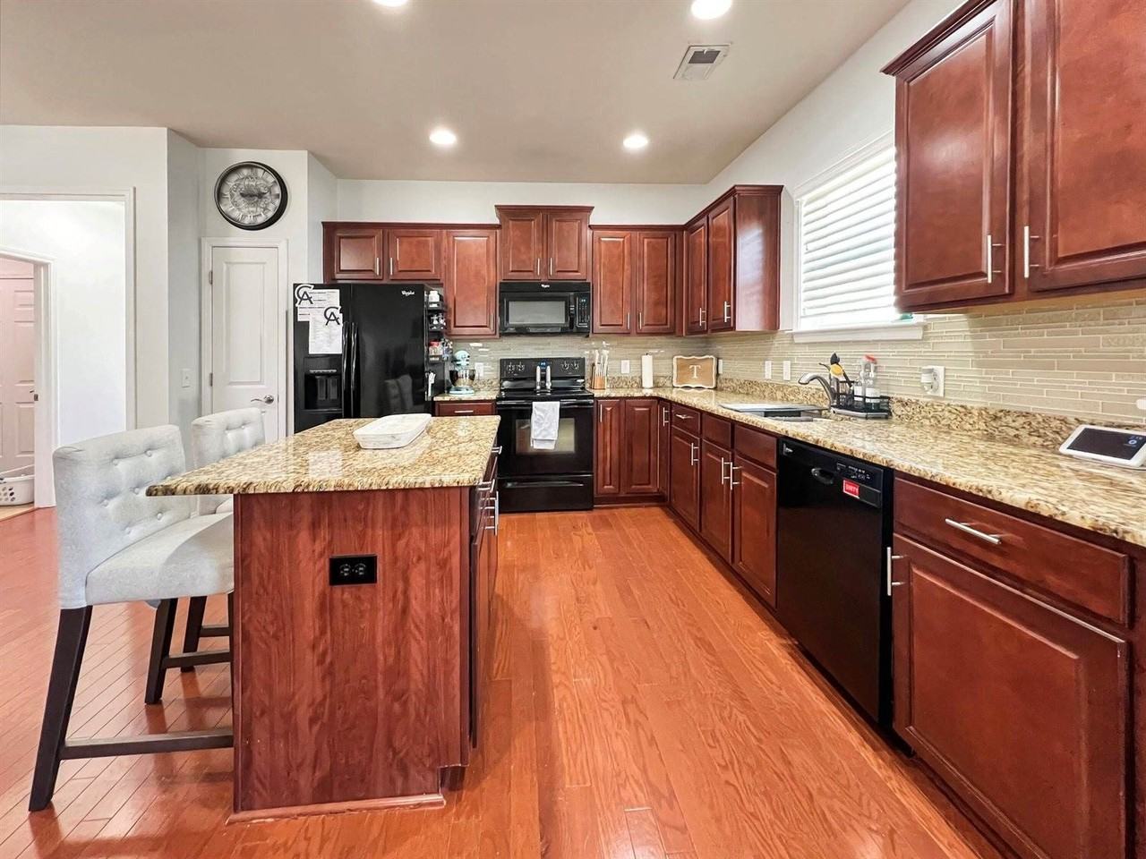 4809 Pitkin Ave - Photo 7 of 24