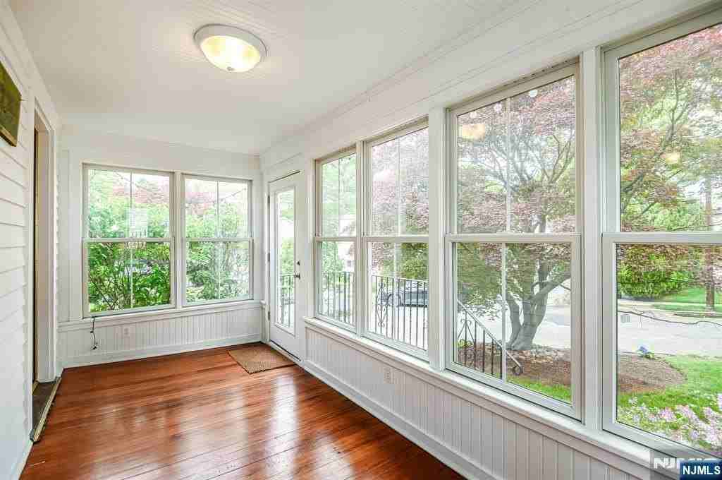 15 Bergen St - Photo 4 of 26
