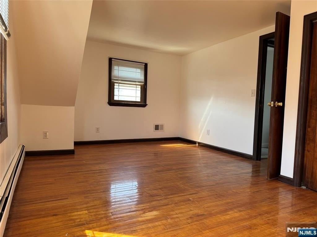 820 Morton St - Photo 3 of 5