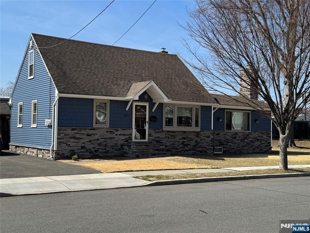 820 Morton St - Photo 5 of 5