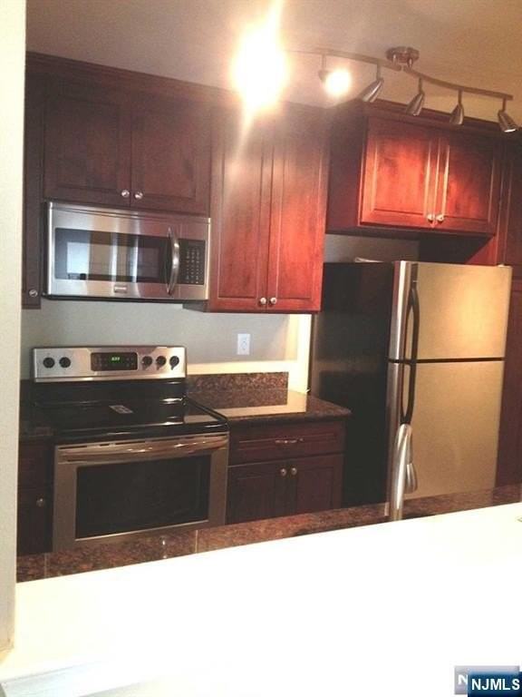 38 Garden Pl - Photo 2 of 24