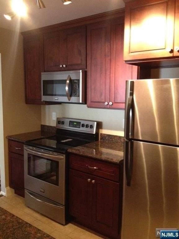 38 Garden Pl - Photo 3 of 24