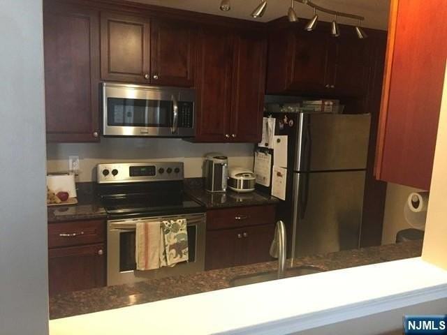 38 Garden Pl - Photo 4 of 24