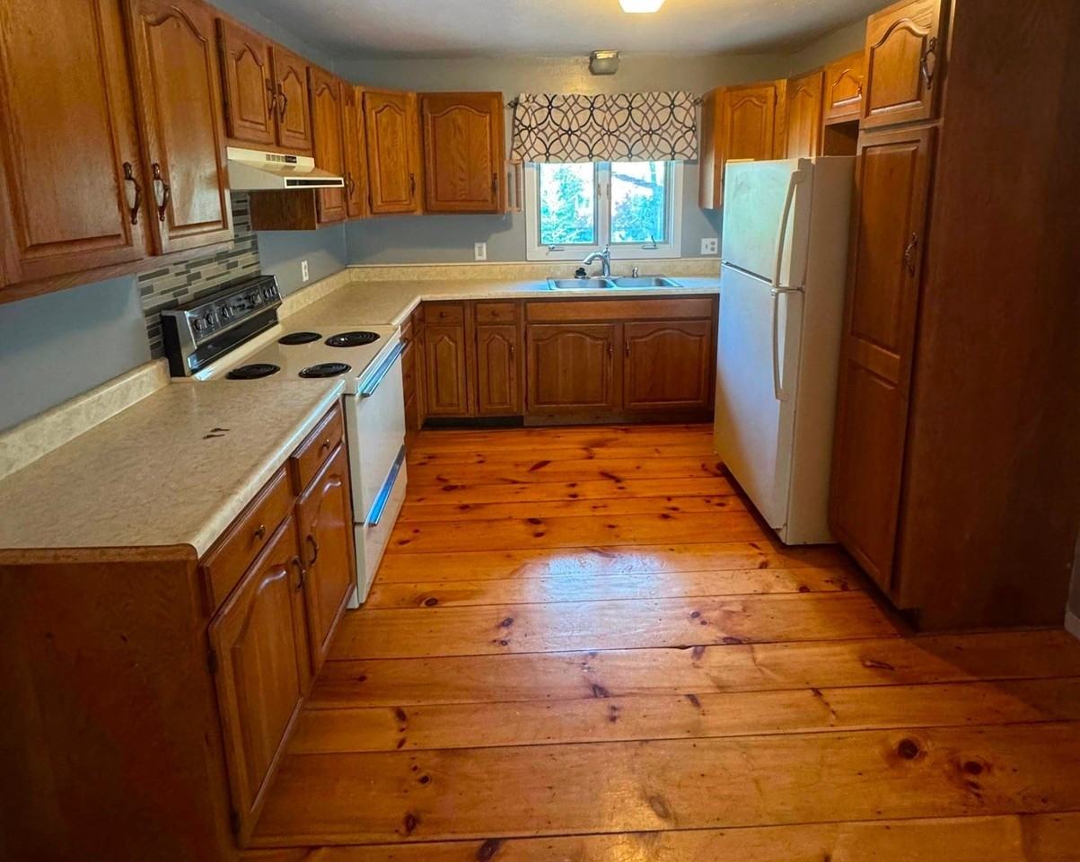 174 Hackett Hill Rd - Photo 2 of 10