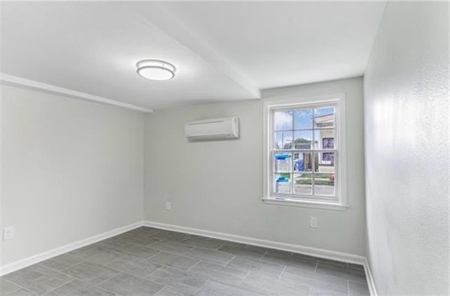2232 Amelia St - Photo 5 of 11