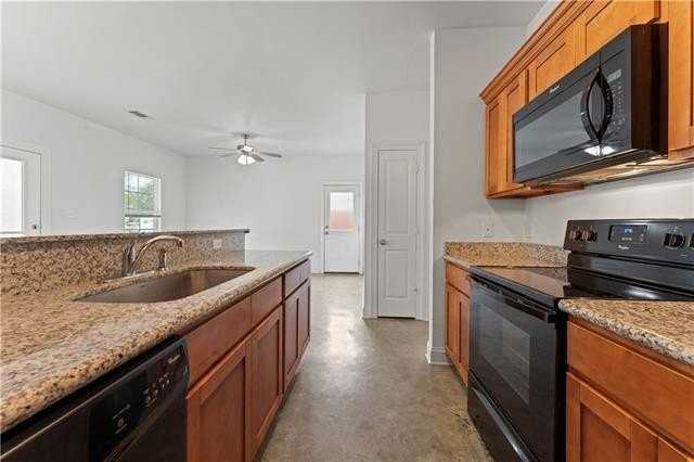 209 S Laurel St #B - Photo 7 of 14