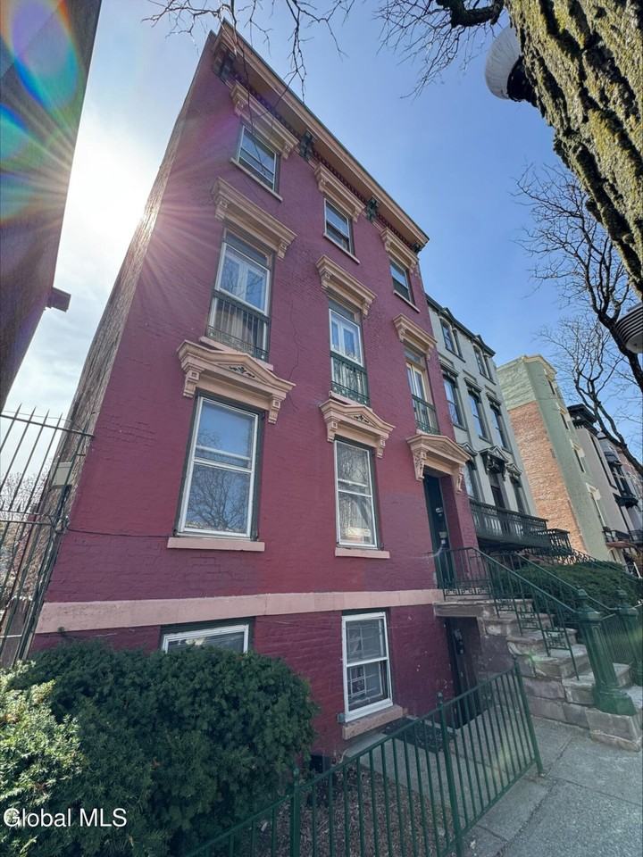 2 Madison Pl - Photo 3 of 11