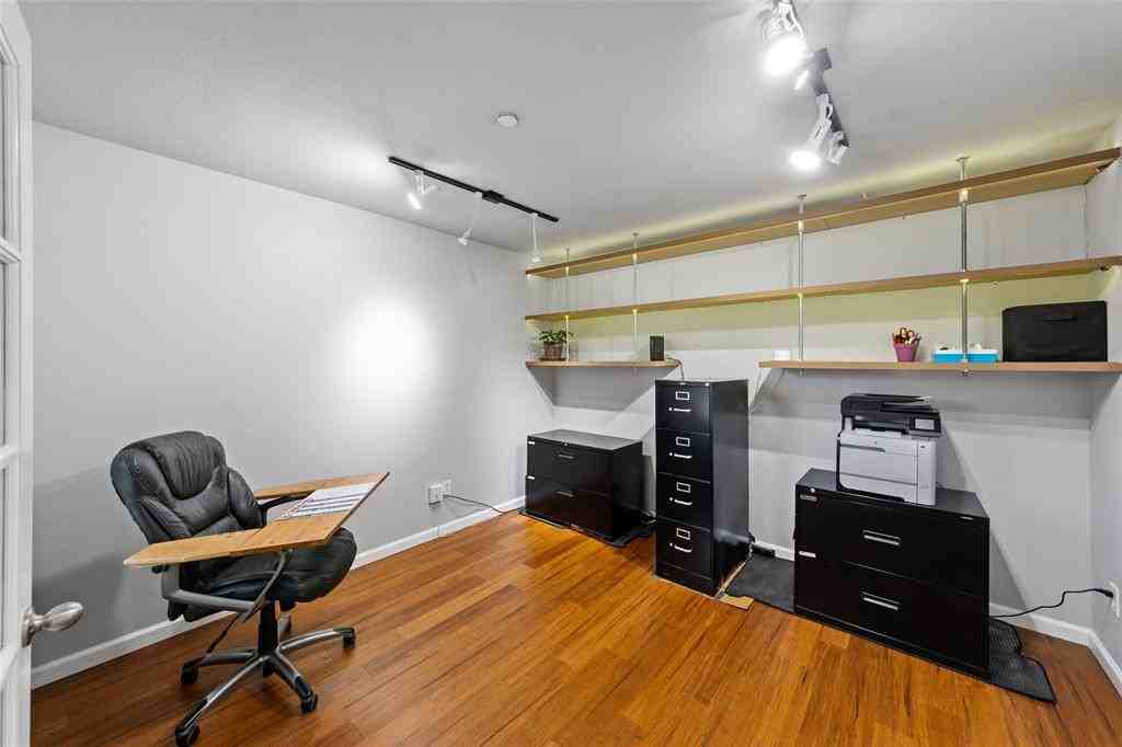 1124 Sophia St - Photo 7 of 35
