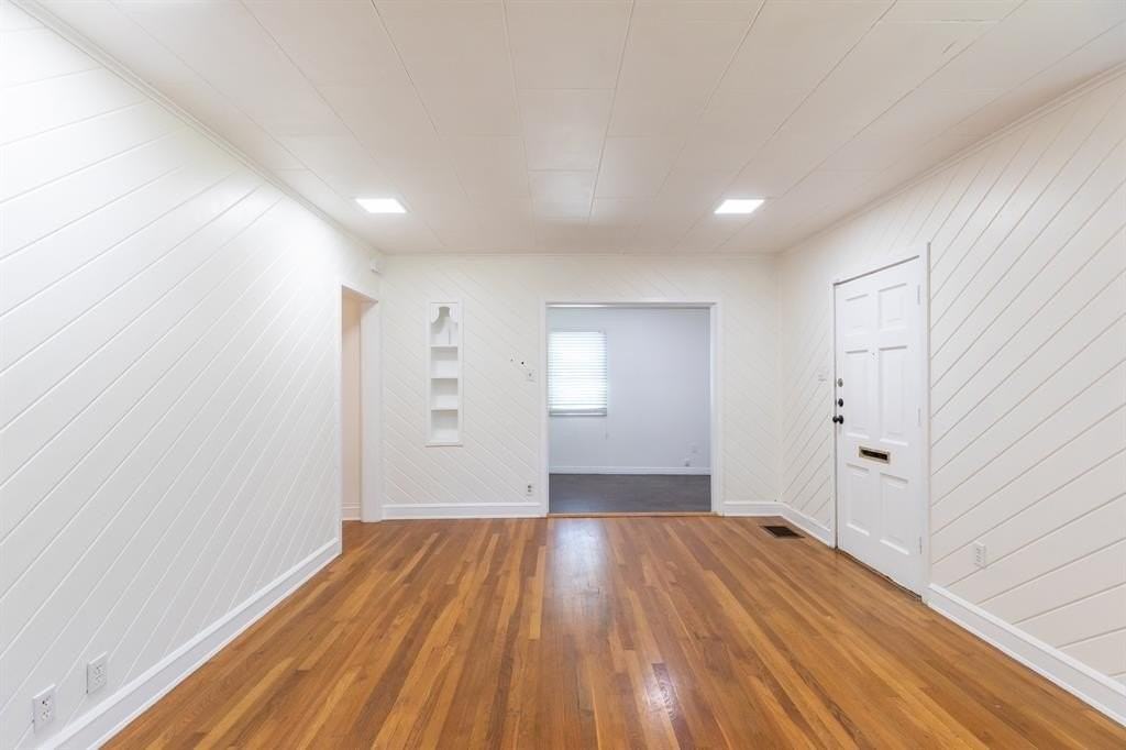 1357 Santos St - Photo 5 of 40