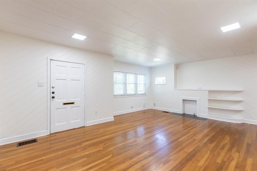 1357 Santos St - Photo 6 of 40