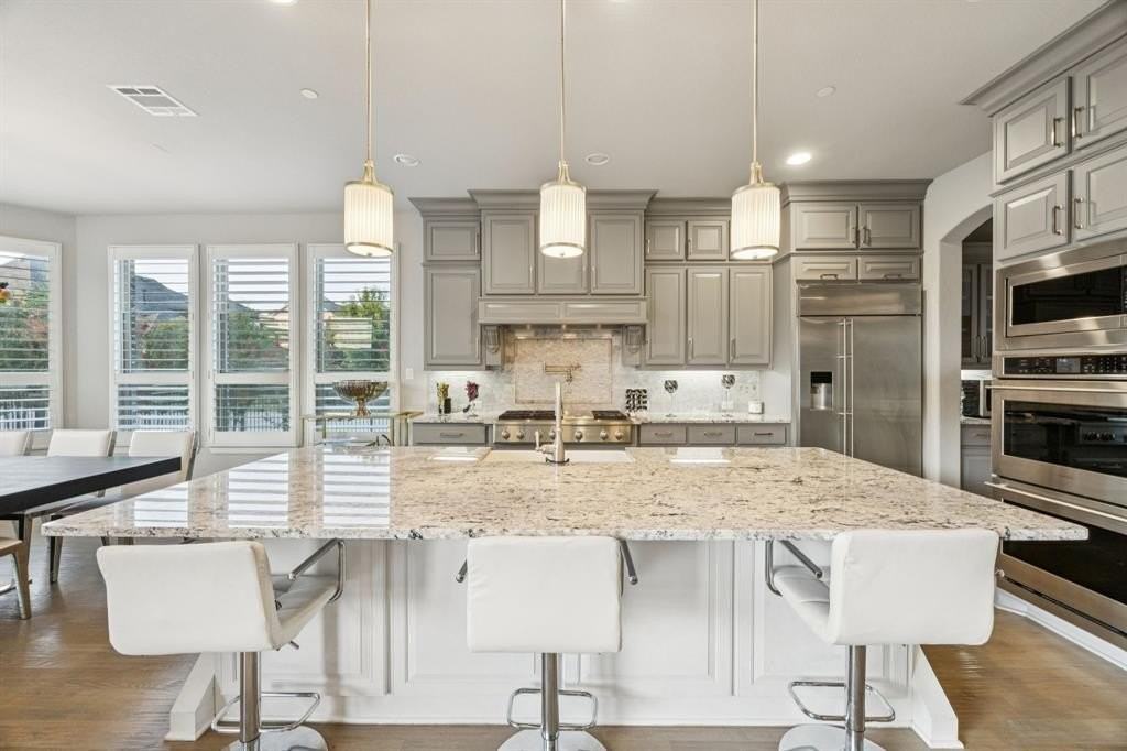 920 Rhone Ln - Photo 5 of 40