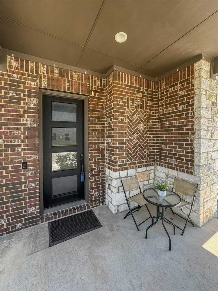 1208 Westborough Ln - Photo 2 of 21