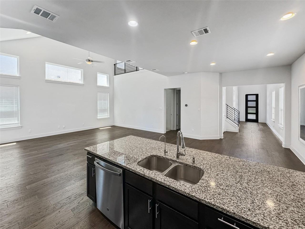 1208 Westborough Ln - Photo 4 of 21