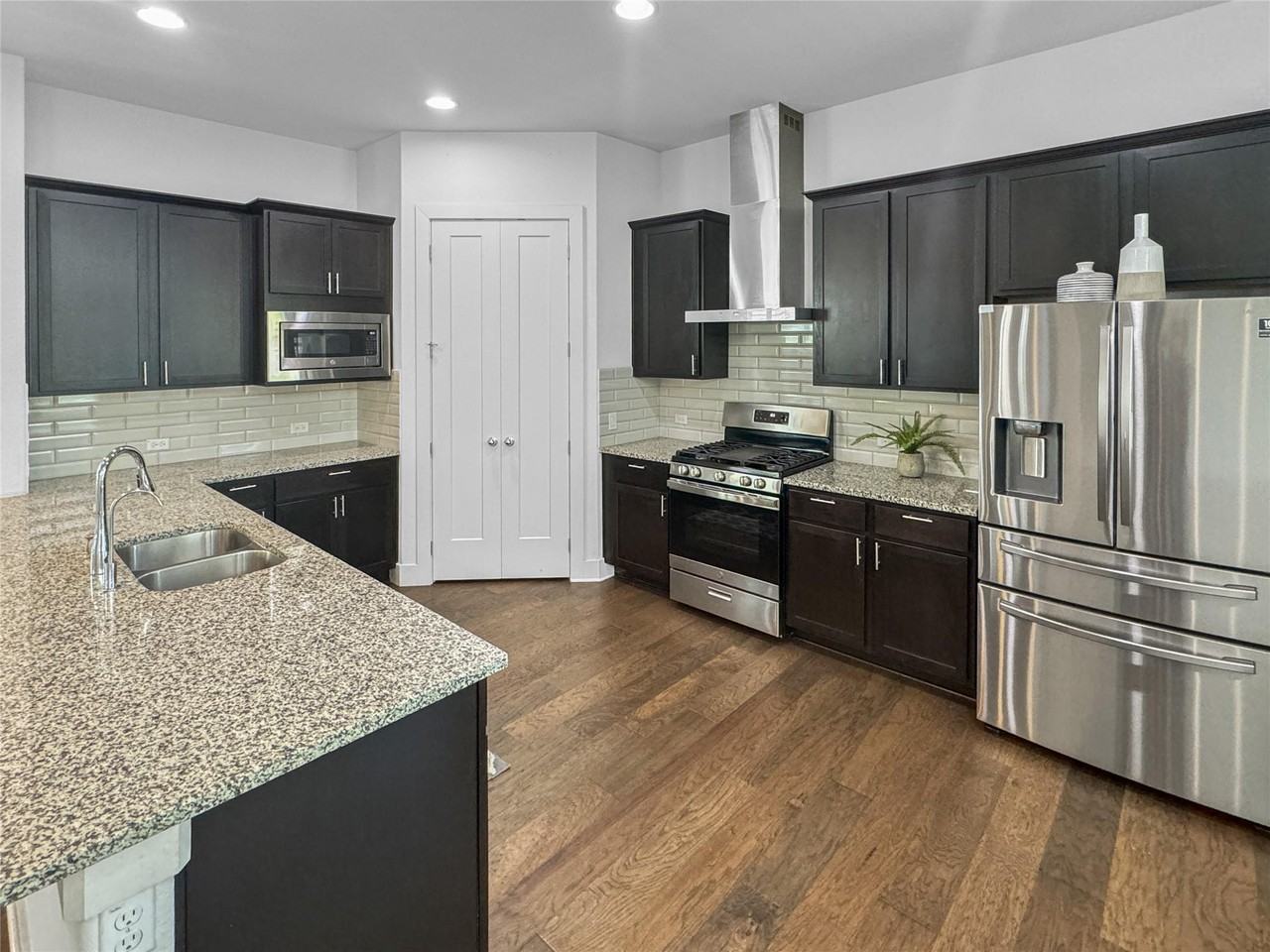 1208 Westborough Ln - Photo 5 of 21