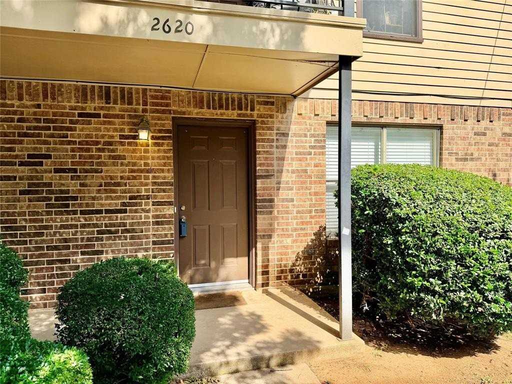 2620 Bolivar St - Photo 2 of 10