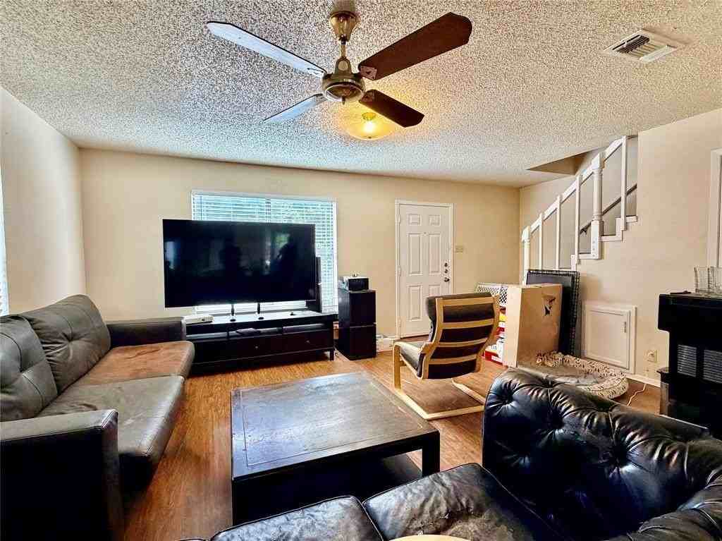 2620 Bolivar St - Photo 3 of 10
