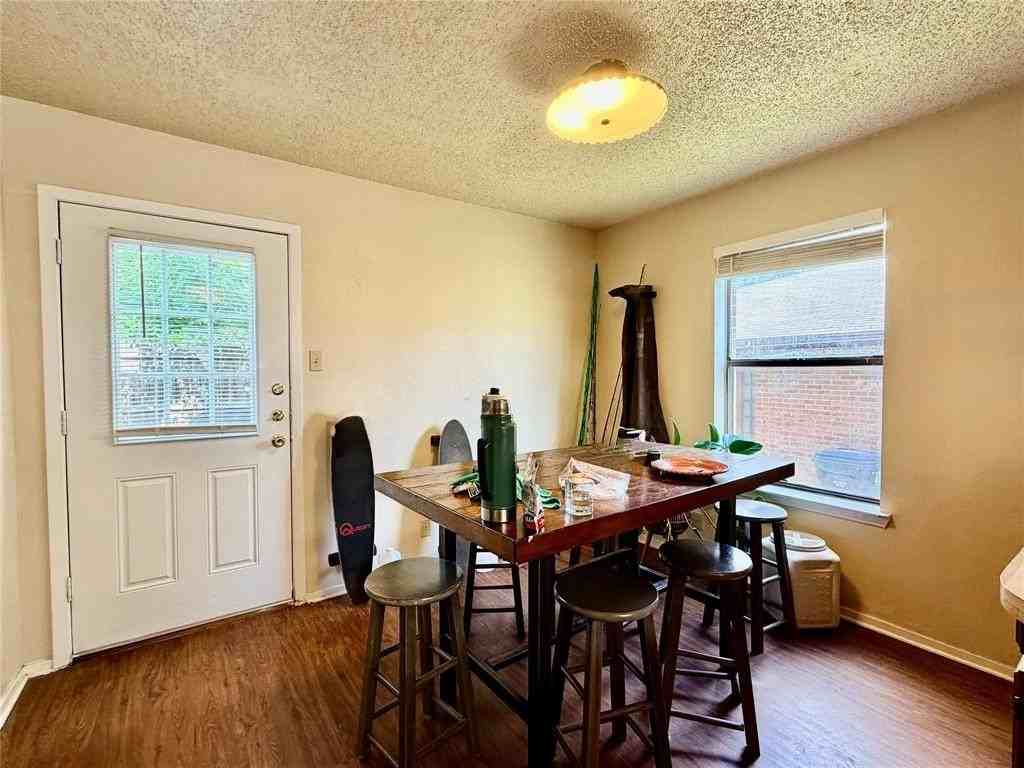 2620 Bolivar St - Photo 5 of 10