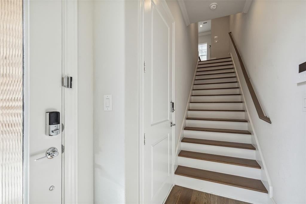 626 Dalton Ln - Photo 6 of 40