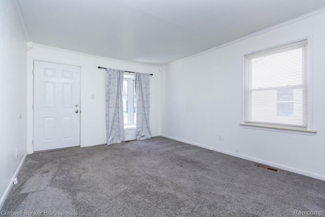 27700 Dartmouth St - Photo 6 of 28