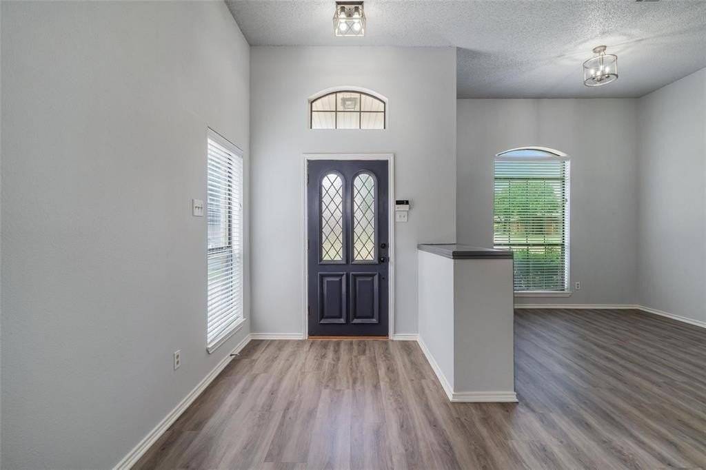 6310 Azalea Dr - Photo 4 of 18