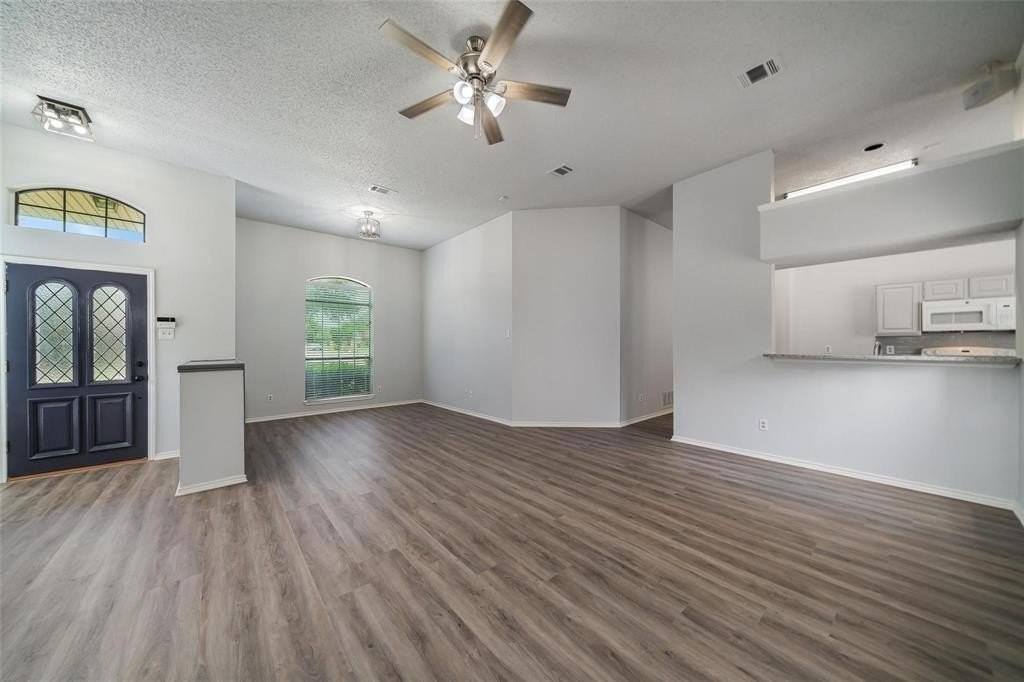 6310 Azalea Dr - Photo 5 of 18