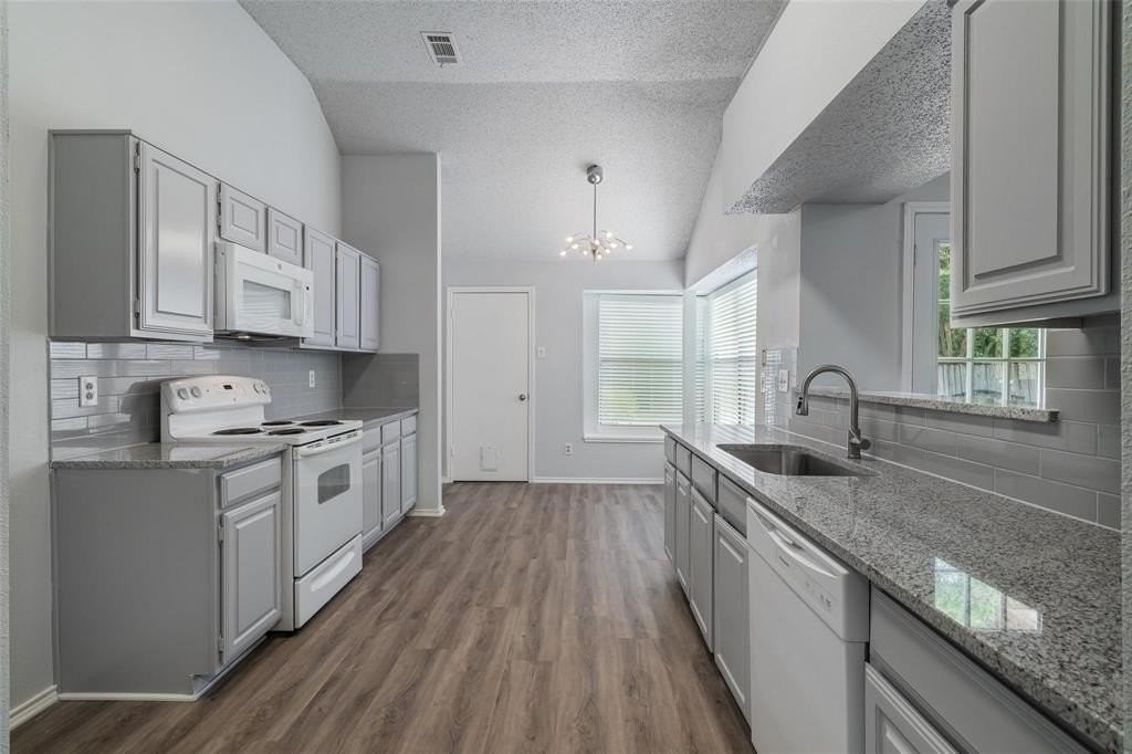 6310 Azalea Dr - Photo 7 of 18