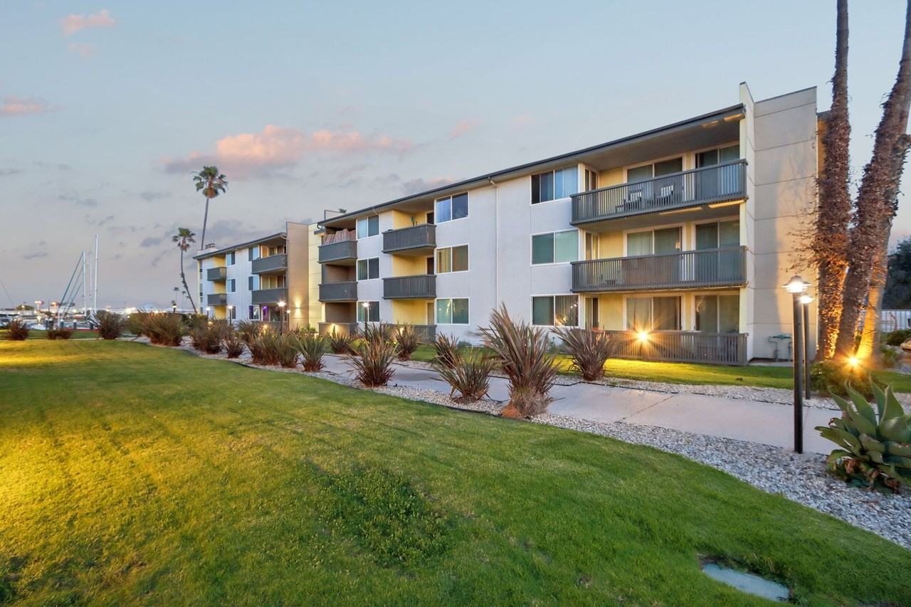 4200 S Harbor Blvd - Photo 4 of 50