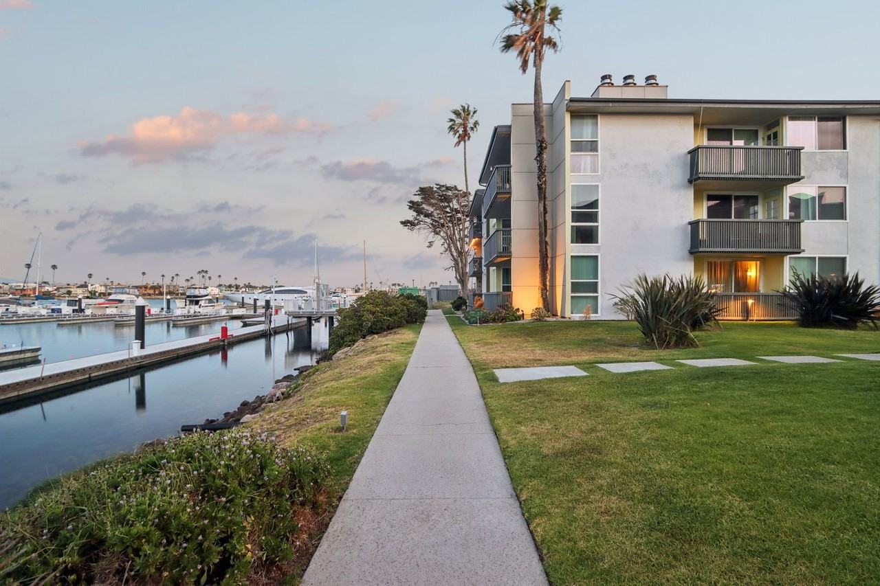 4200 S Harbor Blvd - Photo 5 of 50