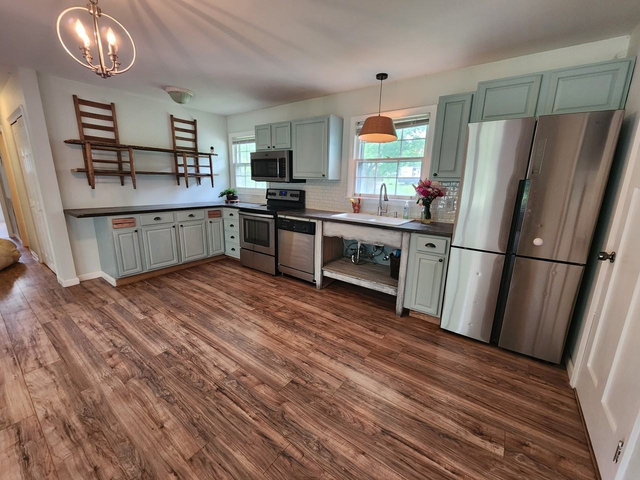 702 Meade Dr - Photo 4 of 14
