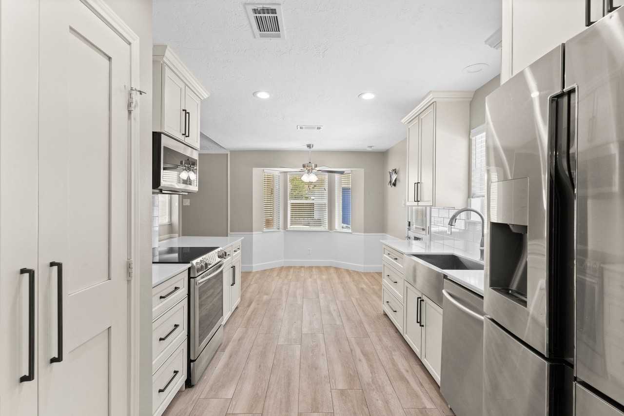 27234 Wells Ln - Photo 3 of 14