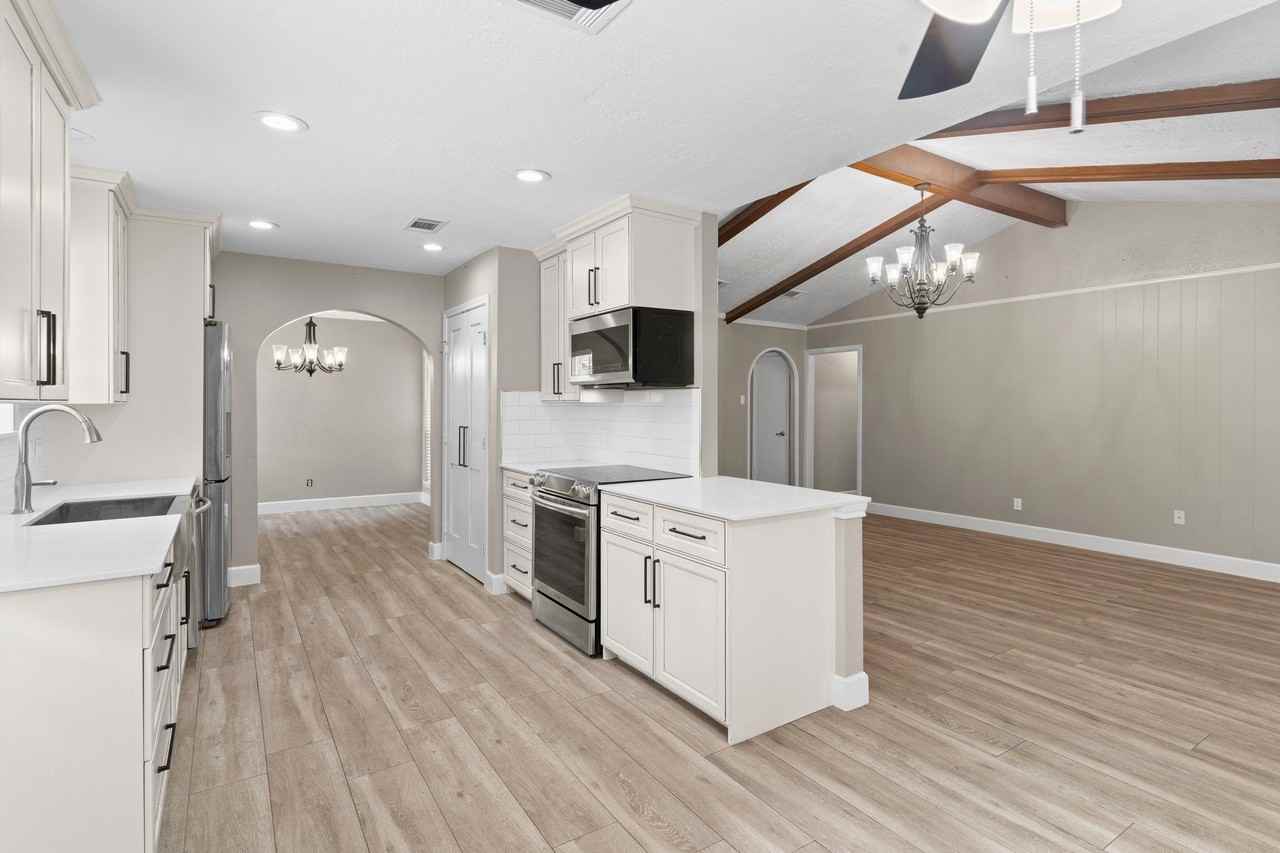 27234 Wells Ln - Photo 4 of 14