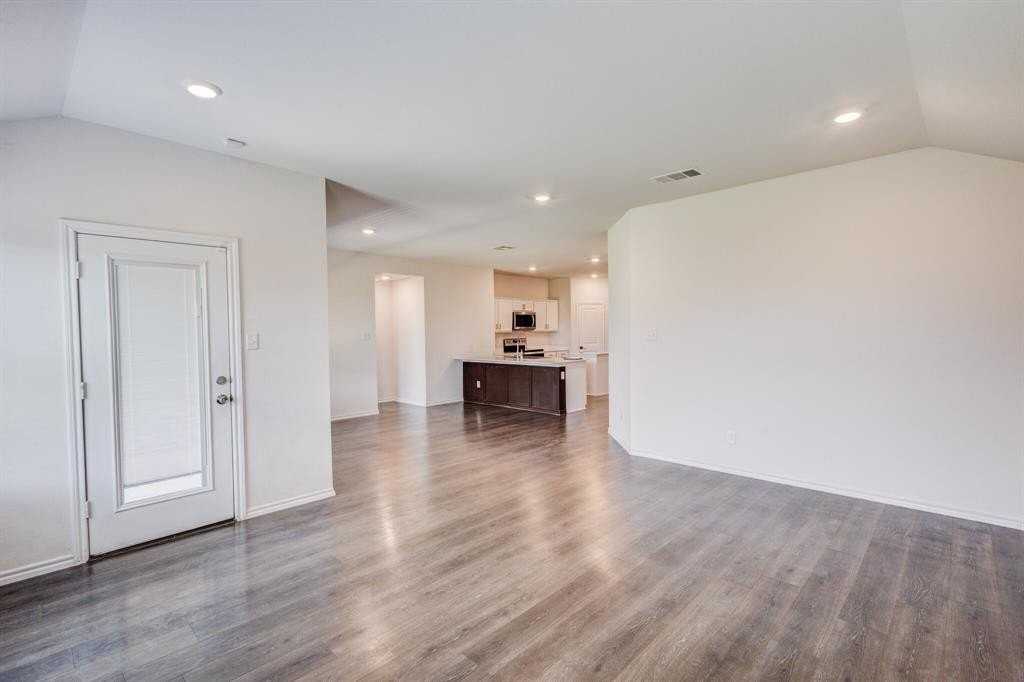 2940 Lawson Dr - Photo 3 of 20