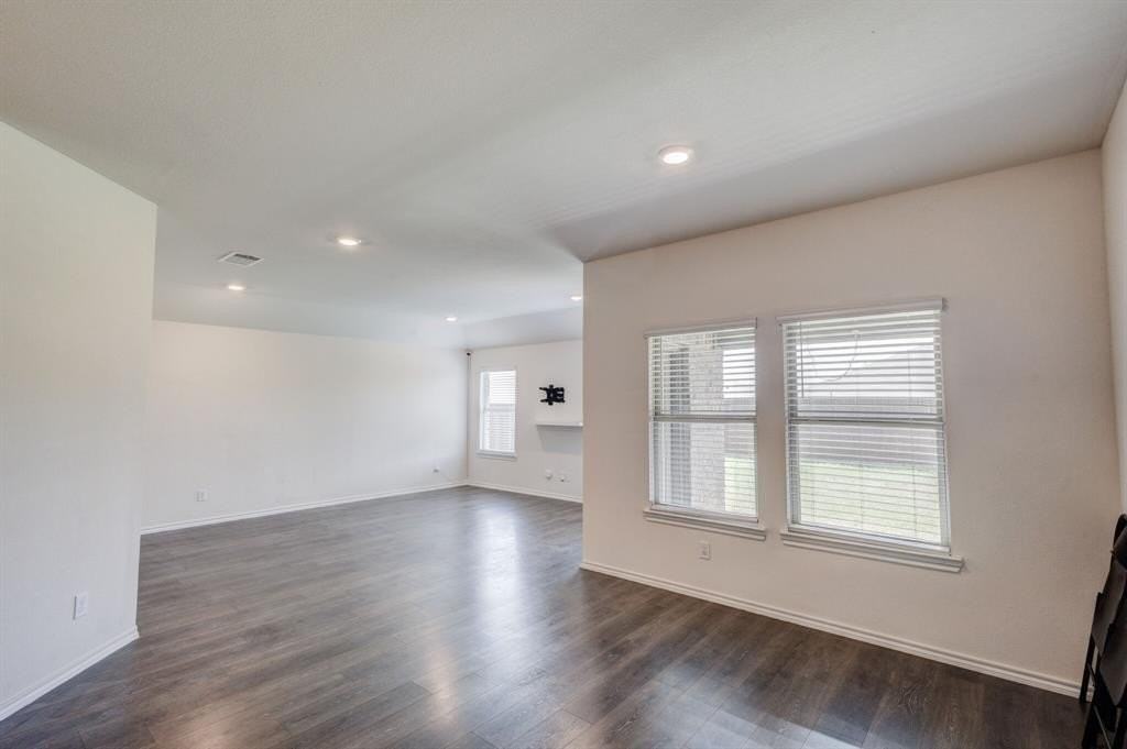 2940 Lawson Dr - Photo 5 of 20