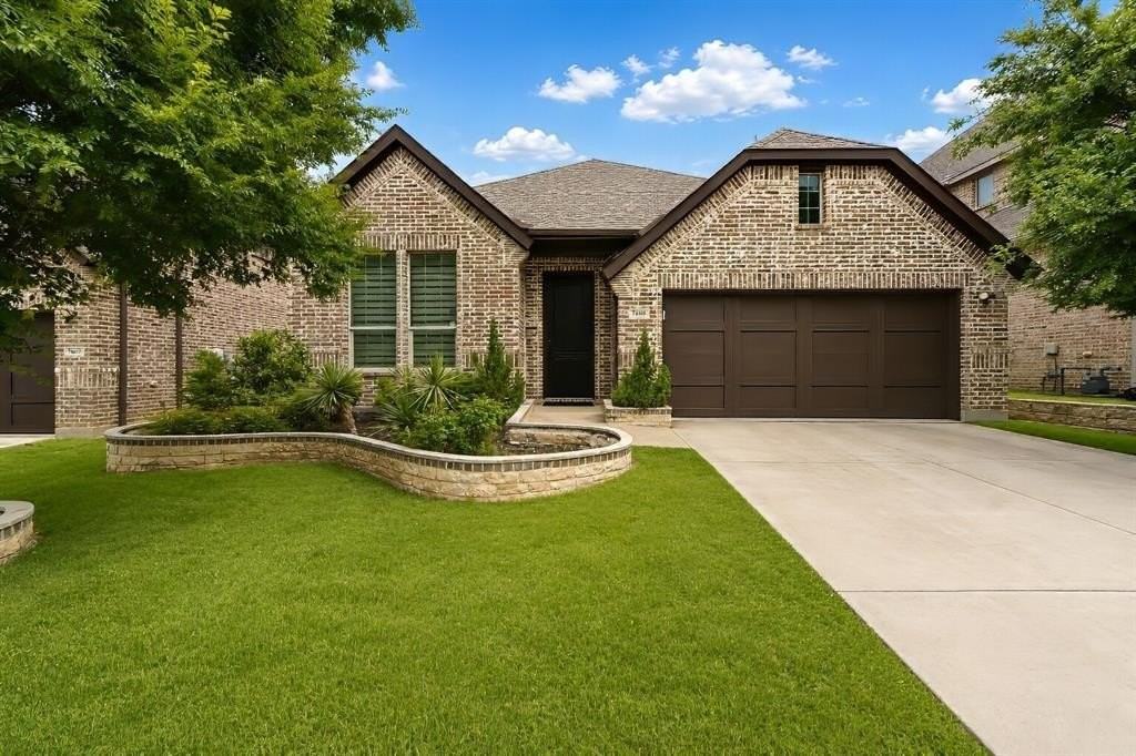 2609 Navarro Trl - Photo 2 of 33