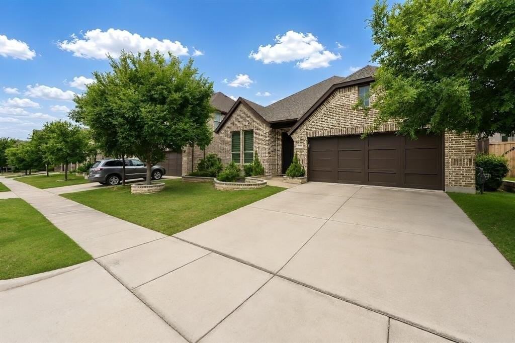 2609 Navarro Trl - Photo 5 of 33