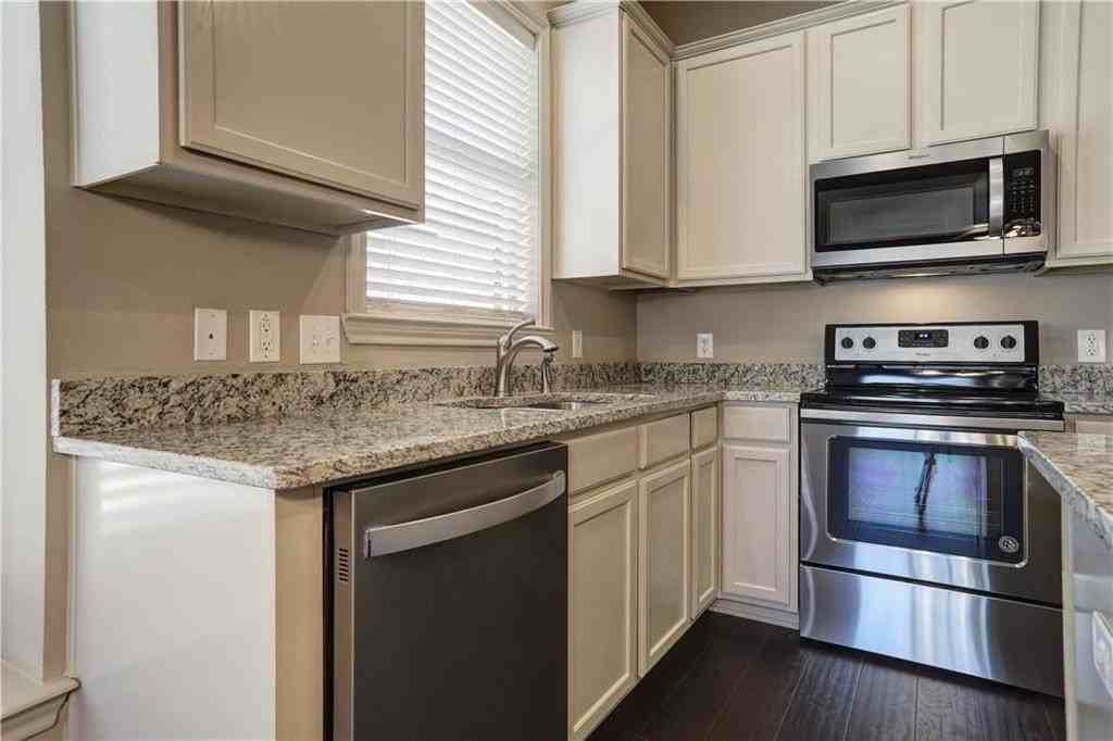 8919 Redford Rd - Photo 4 of 20