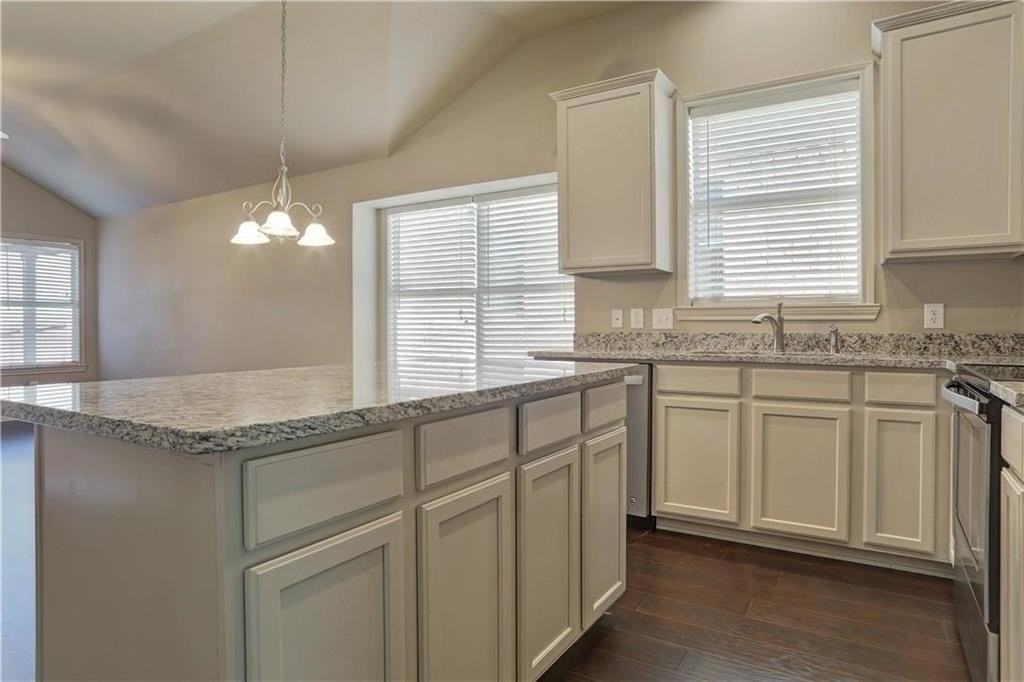 8919 Redford Rd - Photo 5 of 20