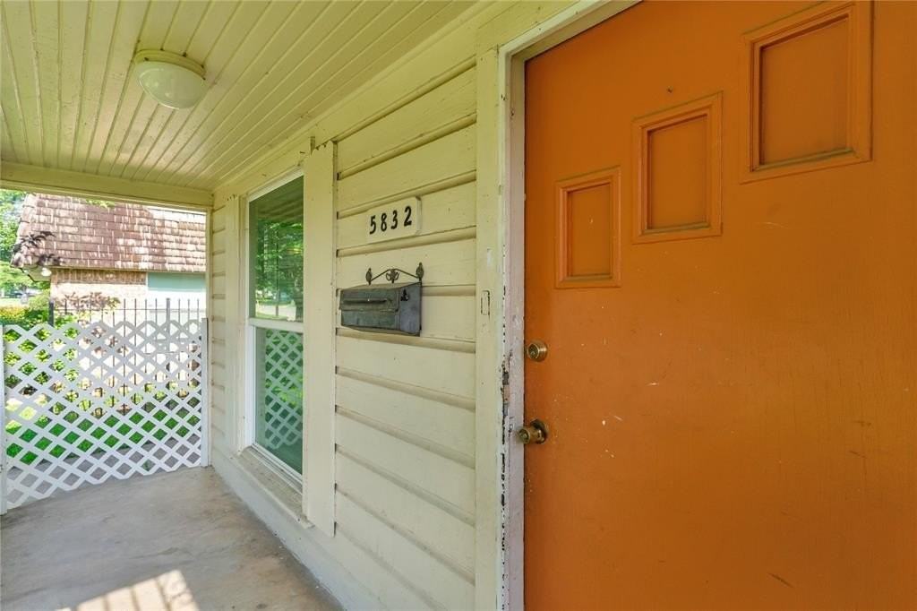 5832 Locke Ave - Photo 2 of 14