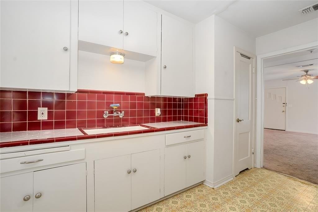 5832 Locke Ave - Photo 3 of 14