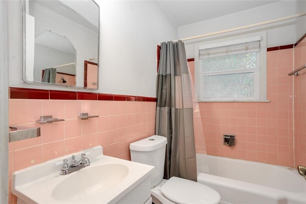5832 Locke Ave - Photo 4 of 14