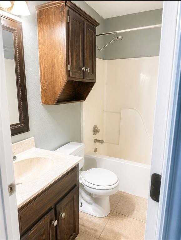 115 Trinity St - Photo 6 of 8