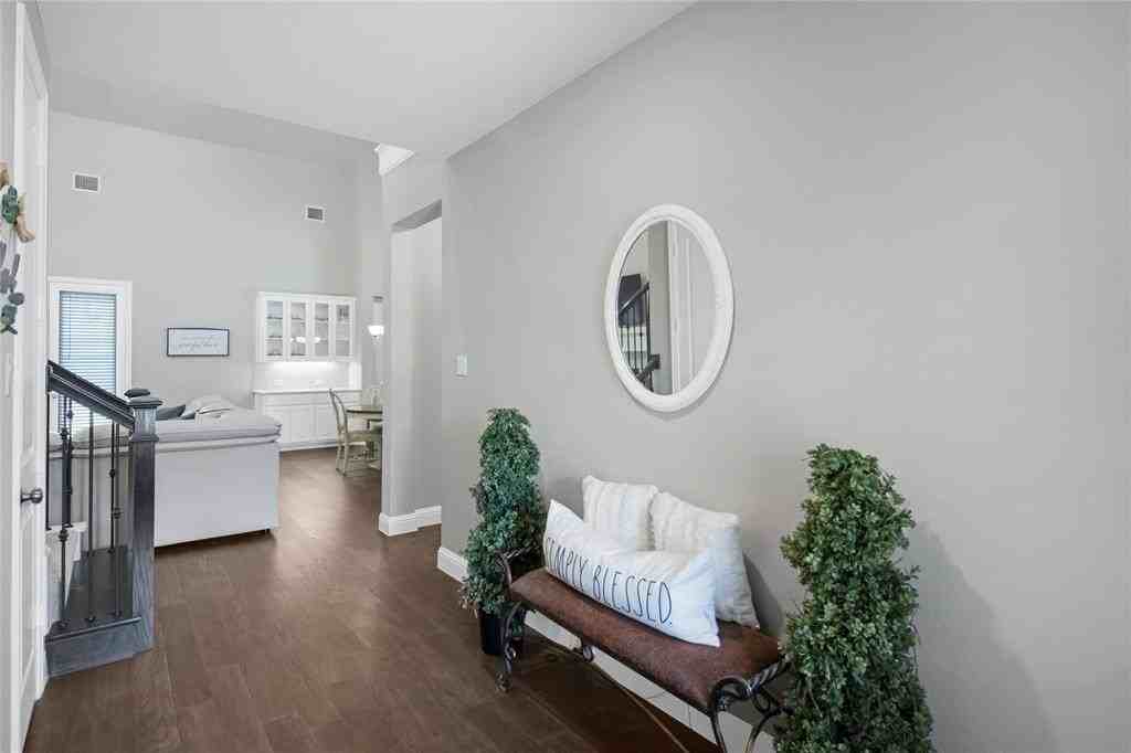 813 Harrington Ln - Photo 2 of 40