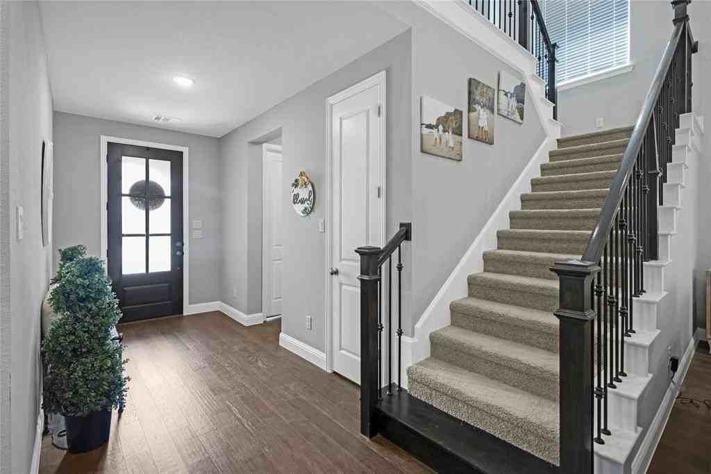 813 Harrington Ln - Photo 3 of 40