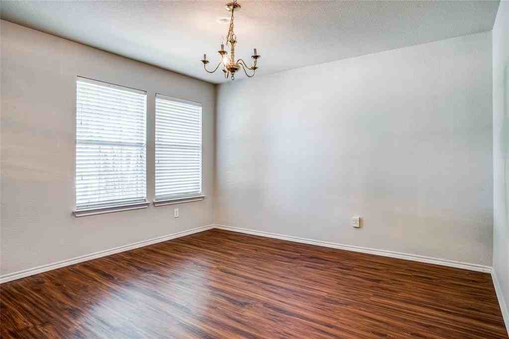 821 Oak Hollow Ln - Photo 5 of 25